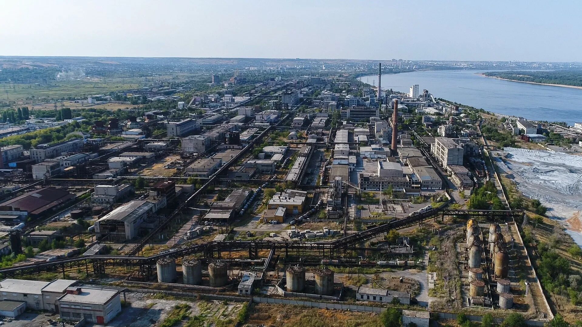 Производства кировского района. Химпром Волгоград. Химзавод Волгоград. Завод Химпром Новочебоксарск. Химпром Волгоград Кировский район.