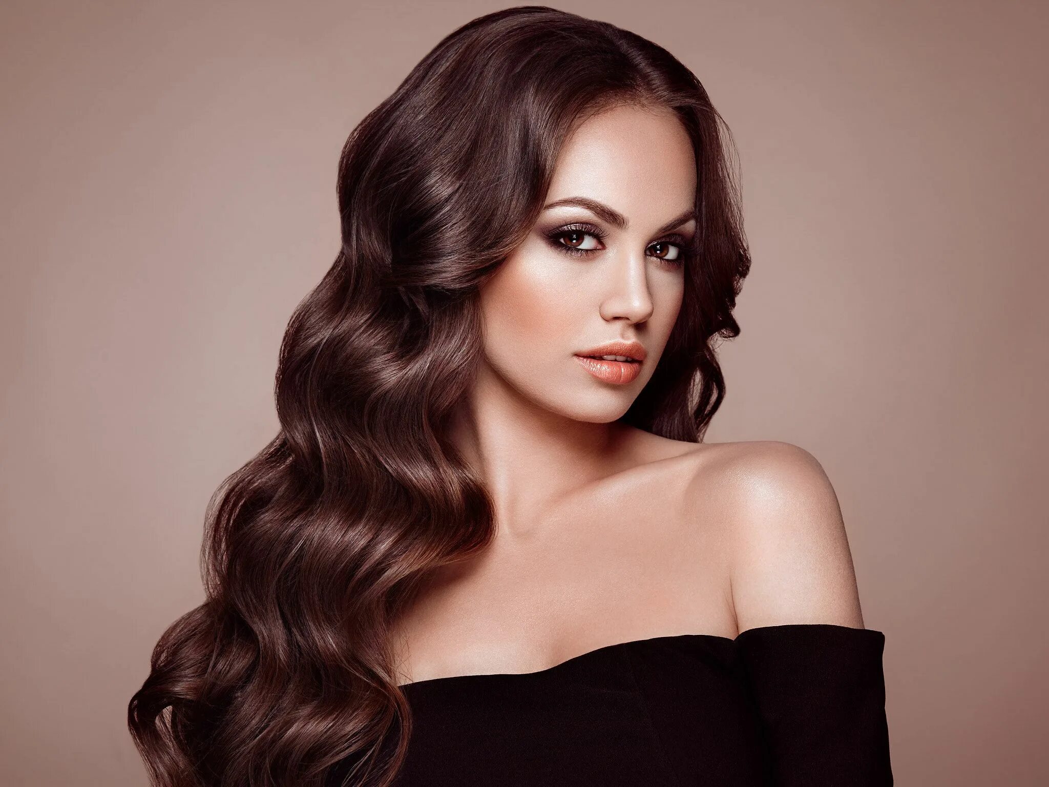 Спотлайт 2 класс she's got blue eyes. Dark hair рисунок для детей. She has dark hair. Wavy — волнистые тип волос. Английские карточки волосы.