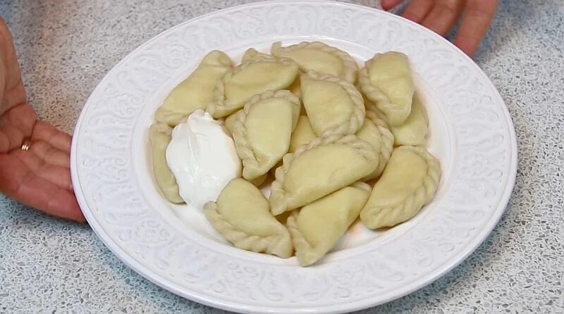 Пельмени на картофельном отваре. Вареники с картошкой. Вареники с картошкой и жареным луком. Вкусненькие пельмешки. Тесто для вареников с картошкой.