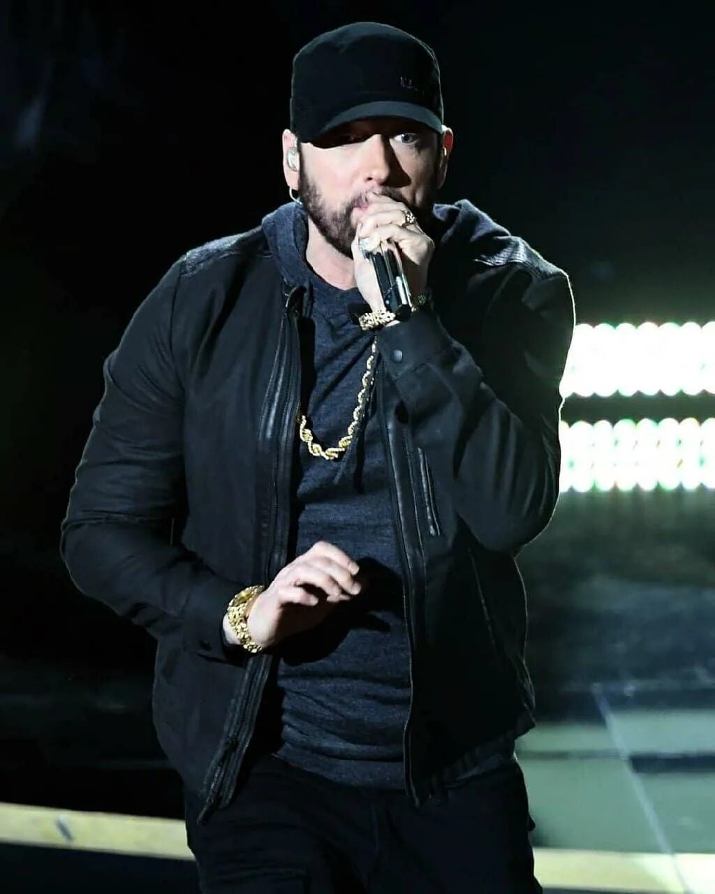 Эминем как выглядит сейчас. Эминем 2025. eminem oscar 2025. eminem сейчас 2025. eminem 2025.