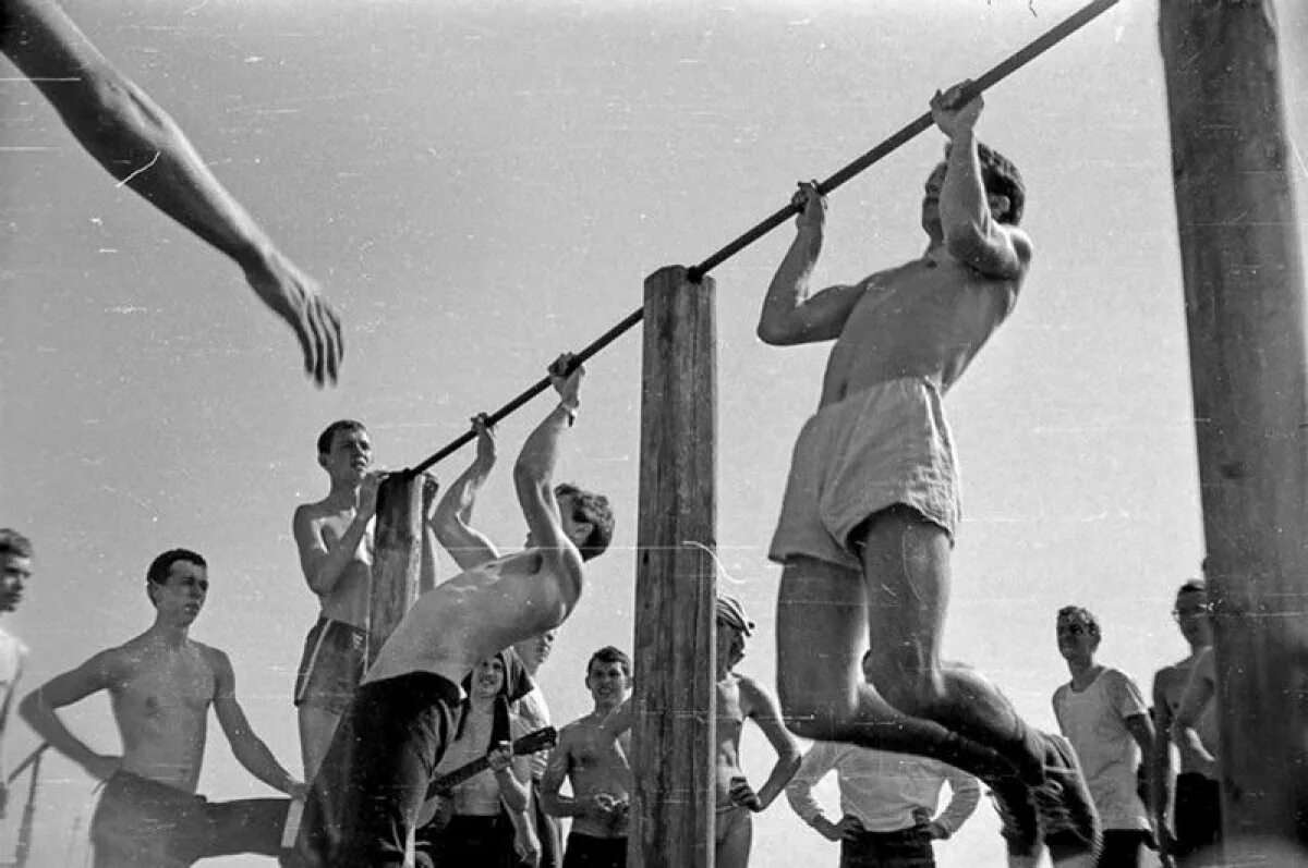 Спорт в послевоенное время. Спорт в Советском Союзе. YMCA волейбол 1922. YMCA плавание 1960. Физическая культура в СССР.