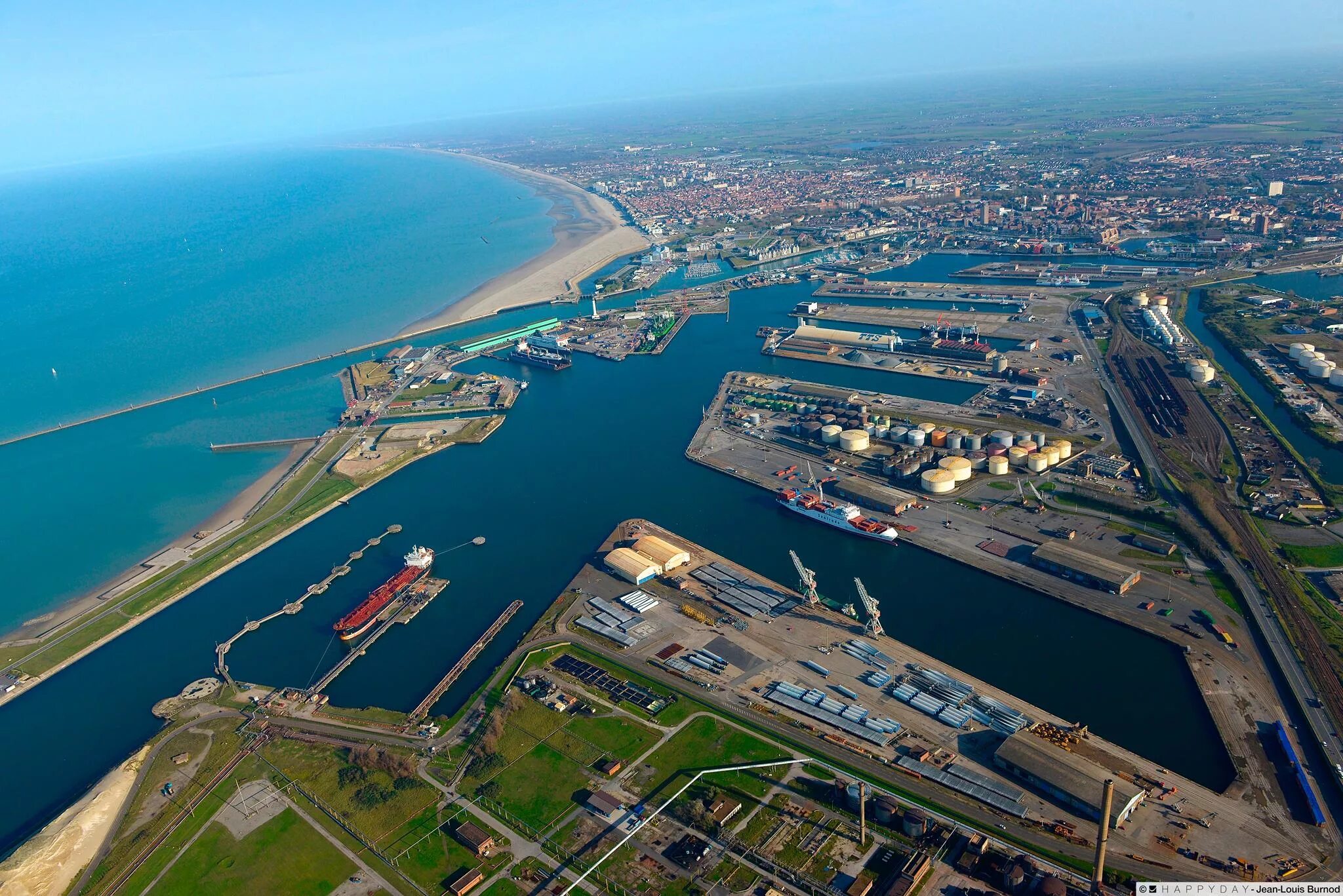 Дюнкерк город. Dunkerque Франция порт. Порт Дюнкерк. Порт Кале Франция.
