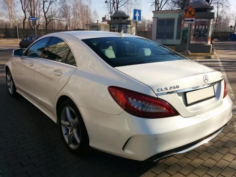 CLS 500 перламутровый. Белый жемчужный Мерседес. Белый перламутр Мерседес. Белый Мерседес CLS ДТП. Прокат евгении