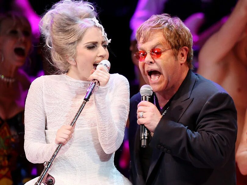 Леди гага элтон. Lady Gaga Elton John. Элтон Джон и леди Гага дуэт. Элтон Джон и Гага. Gaga Elton John ARTPOP.