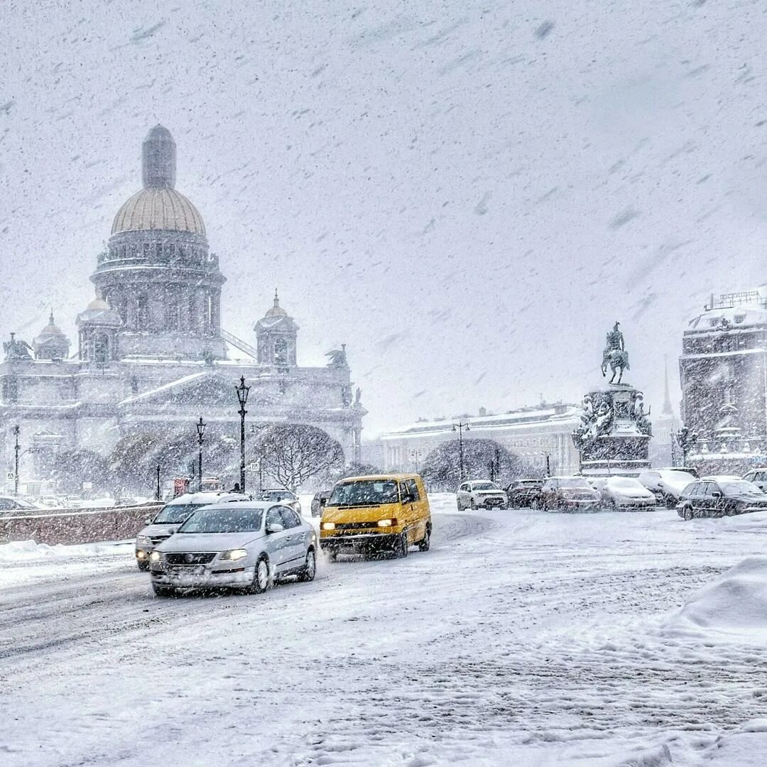 Сколько градусов в петербурге. Санкт-петербург снег санкт петербург. санкт-петербург сугробы исаакиевский. снег в петербурге. снегопад в питере.