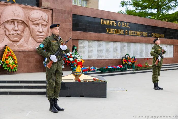 Южноуральск победы. Вечный огонь Южноуральск. День Победы 2022 г.Южноуральск. Друга Победы Южноуральск.