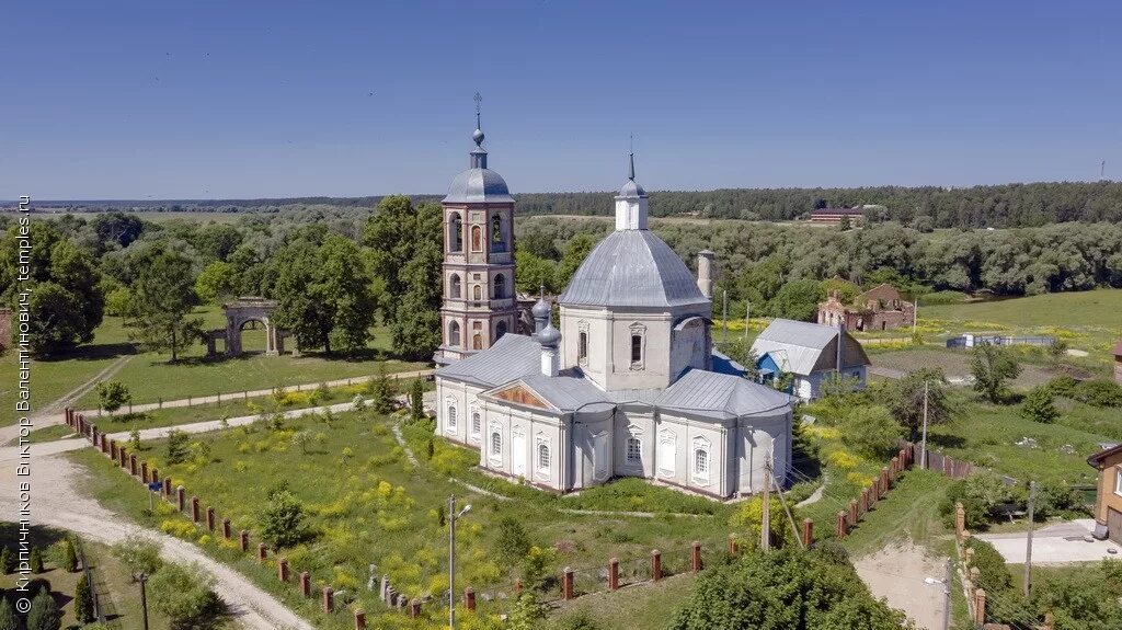 Калужская область г кременки. Храм Живоначальной Троицы Калужская область. Церковь Троицы Живоначальной Жуковский район. Храм Троицкое Калужская область Жуковский район. Церковь Троицы Живоначальной в Троицком Калужской области.