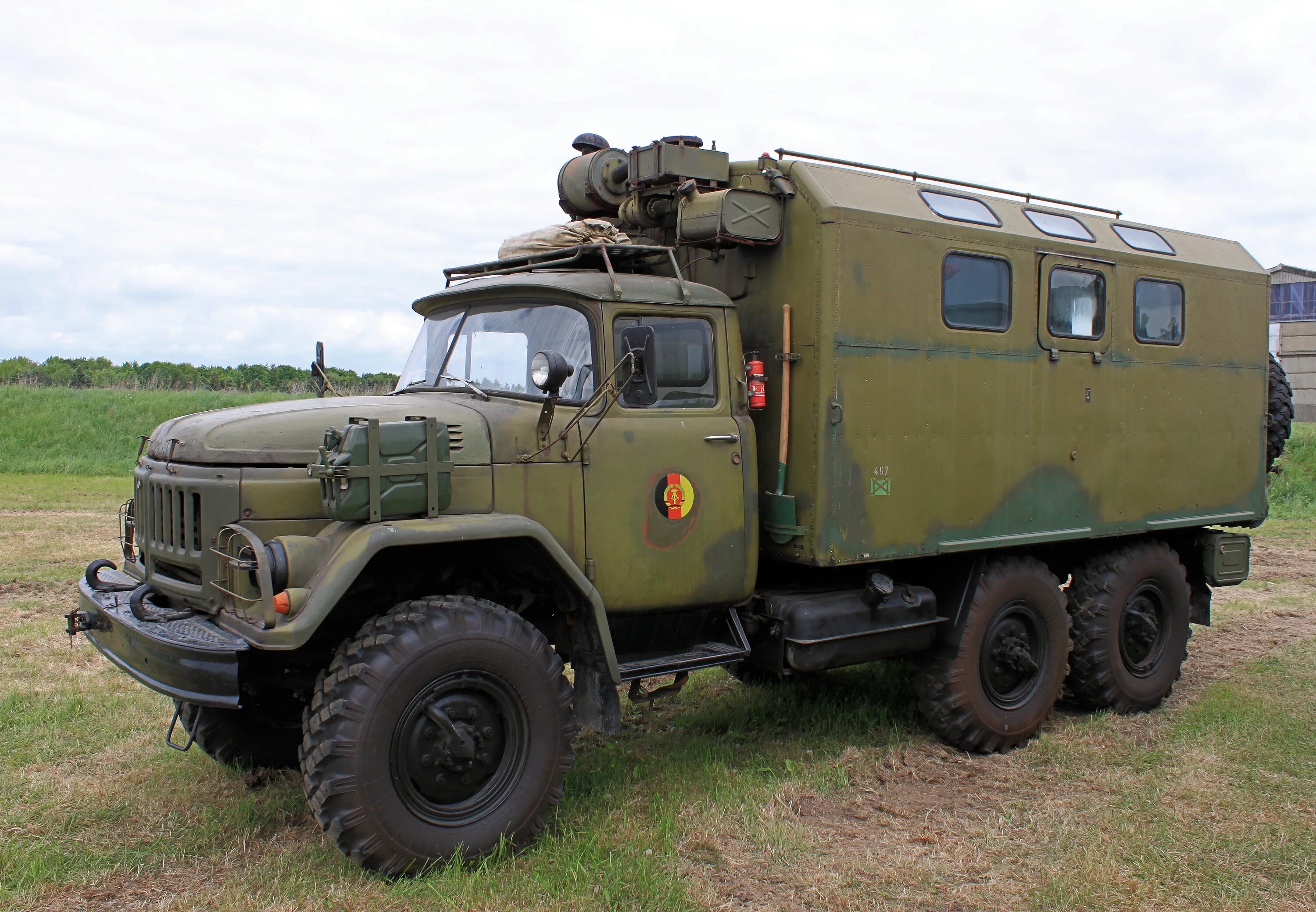 Зил 131 мощность. ЗИЛ 131 военный. ЗИЛ 131 кунг. ЗИЛ 131 военный с кунгом. МРИВ ЗИЛ-131.