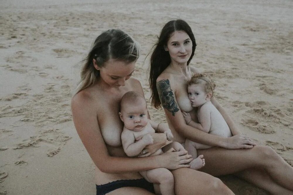 Mother and kids at beach stock image. Image of eyes, crab - 8481107
