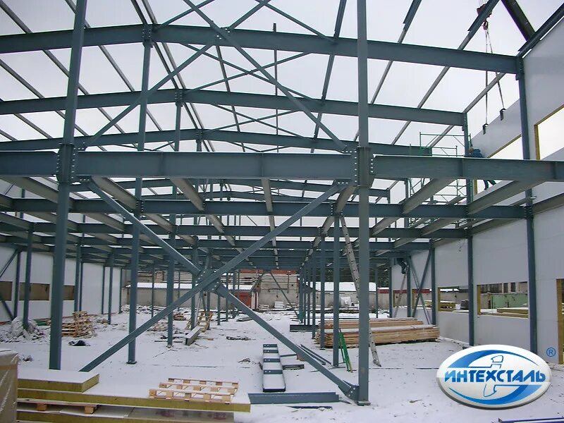 пром-м. металлическая колонна для ангара. каркасы унитек многопролетные. строительные металлоконструкции. монтаж каркаса здания.