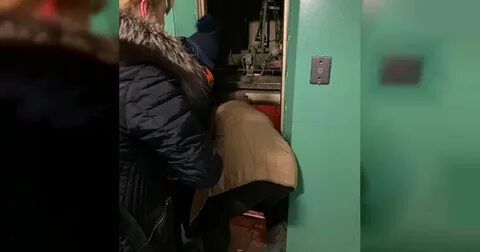 Видео мальчика в лифте