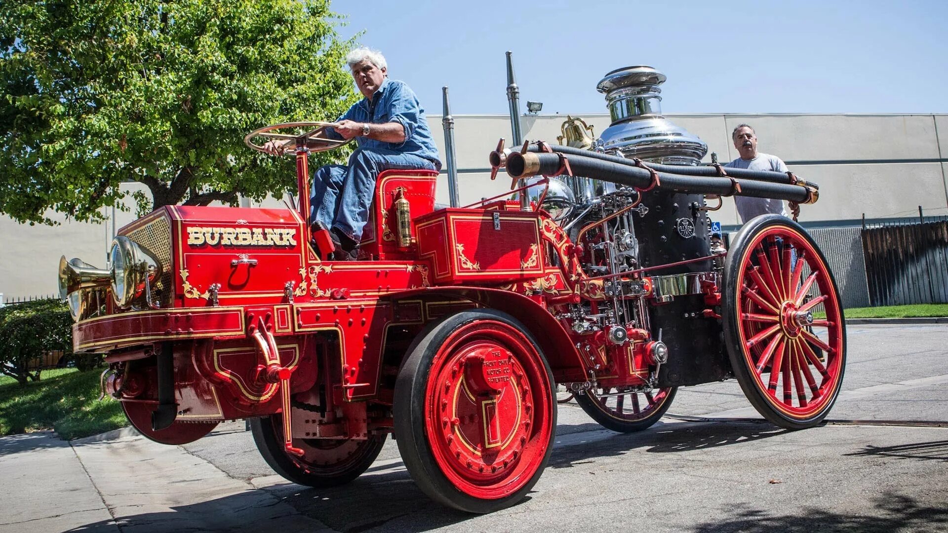 Первая пожарная машина. Первая паровая пожарная машина 1841 год. Паровой пожарный насос. Паровой пожарный автомобиль. Первый пожарный автомобиль.