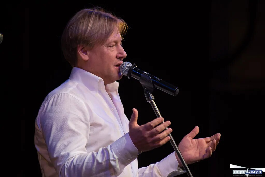 Вечер дмитрия харатьяна. Вечер дмитрия харатьяна. Харатьян с гитарой. Вечер дмитрия харатьяна. Вечер дмитрия харатьяна.