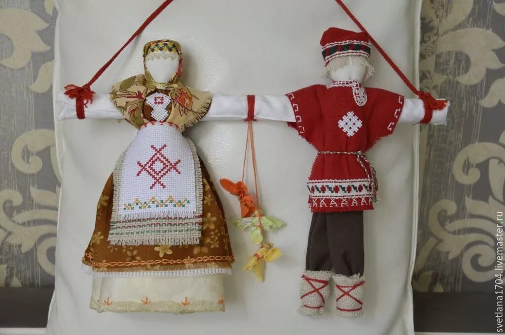 Нарисуй в рамке кукол для подарка молодоженам