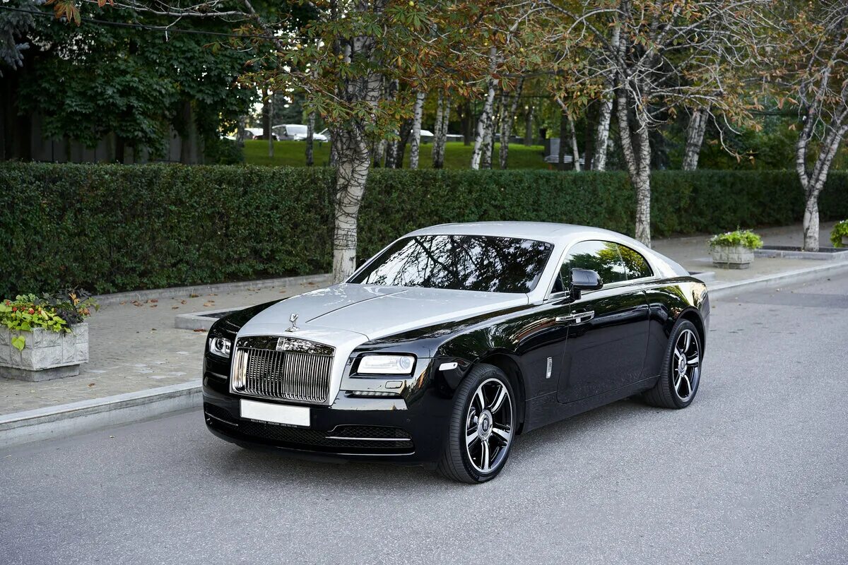 Роллс отзывы. Роллс Ройс Wraith 2022. Rolls Royce Wraith Coupe 2022. Роллс Ройс Wraith 2021. Rolls Royce Wraith 2016.