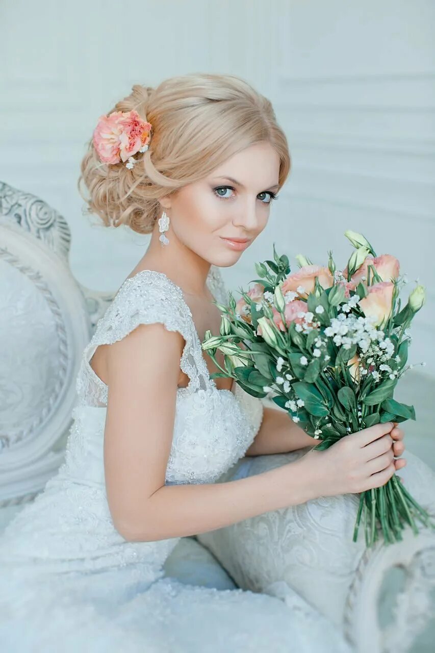 прическа невесты. модные свадебные прически. свадебные прически на средние волосы. свадебные прически 2023. модные свадебные прически.