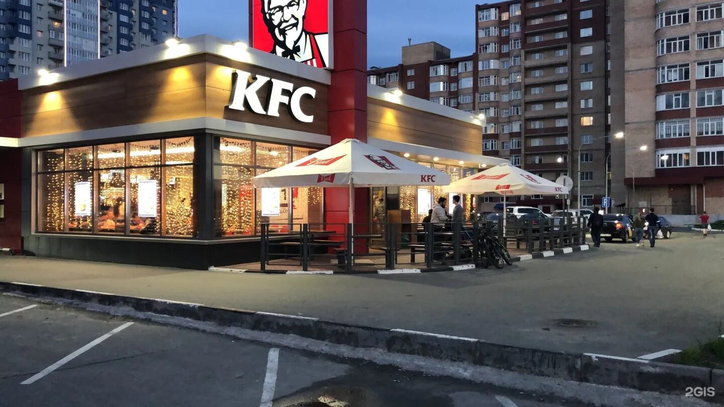 Чикен макнаггетс кфс. Кфс ресторан. Куриные крылышки кфс. Ростикс меню 2010. Unirest kfc.