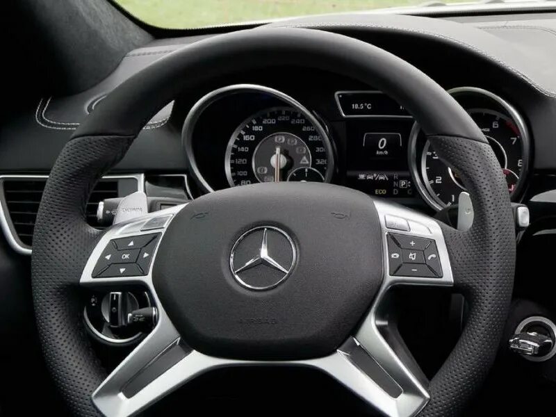 Как выглядит руль машины. Руль mercedes benz gl 63. руль мерседес амг gl 2013. мультируль мерседес амг. мультируль мерседес е200.
