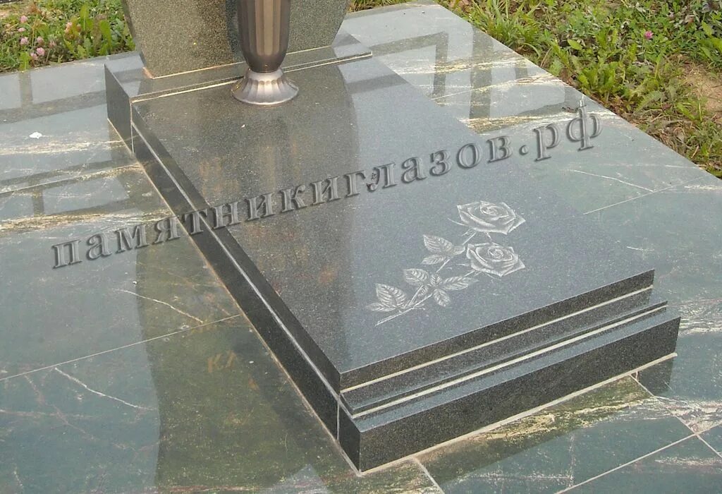 Как называется надгробие. Надгробные памятники с цветником. Схема установки гранитного памятника на могилу. Памятники на могилу. Схема установки памятника.