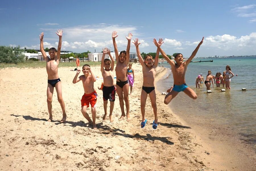 Летний лагерь на море. Детский летний лагерь. Спортивный лагерь на лето 2024. Детские летние лагеря. Отдых детей в лагерях.