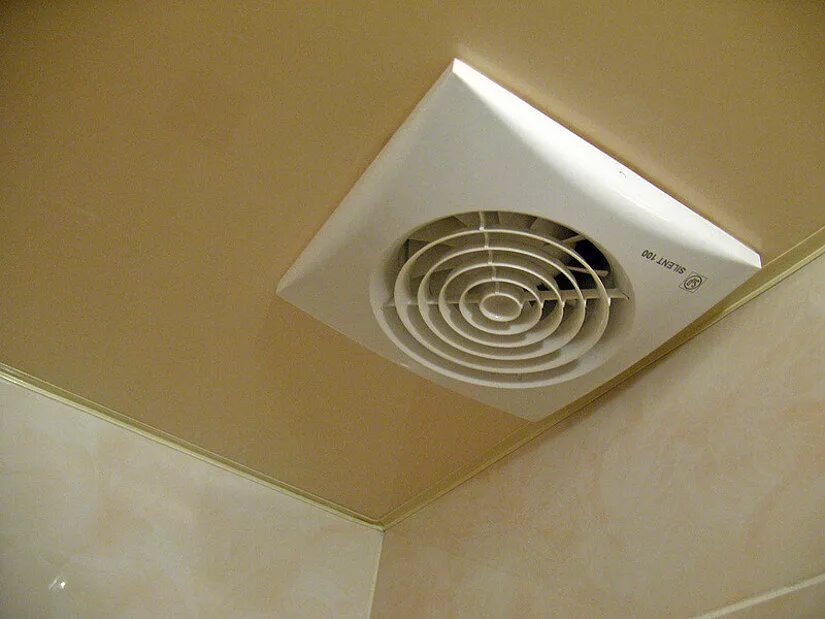 Как установить вытяжной вентилятор. Вытяжной вентилятор 80мм для ванной комнаты под натяжной потолок. Вытяжной вентилятор Электролюкс в натяжной потолок. Вентилятор потолочный Электролюкс с обратным клапаном 150 в потолке. Вентиляция для натяжного потолка д90.