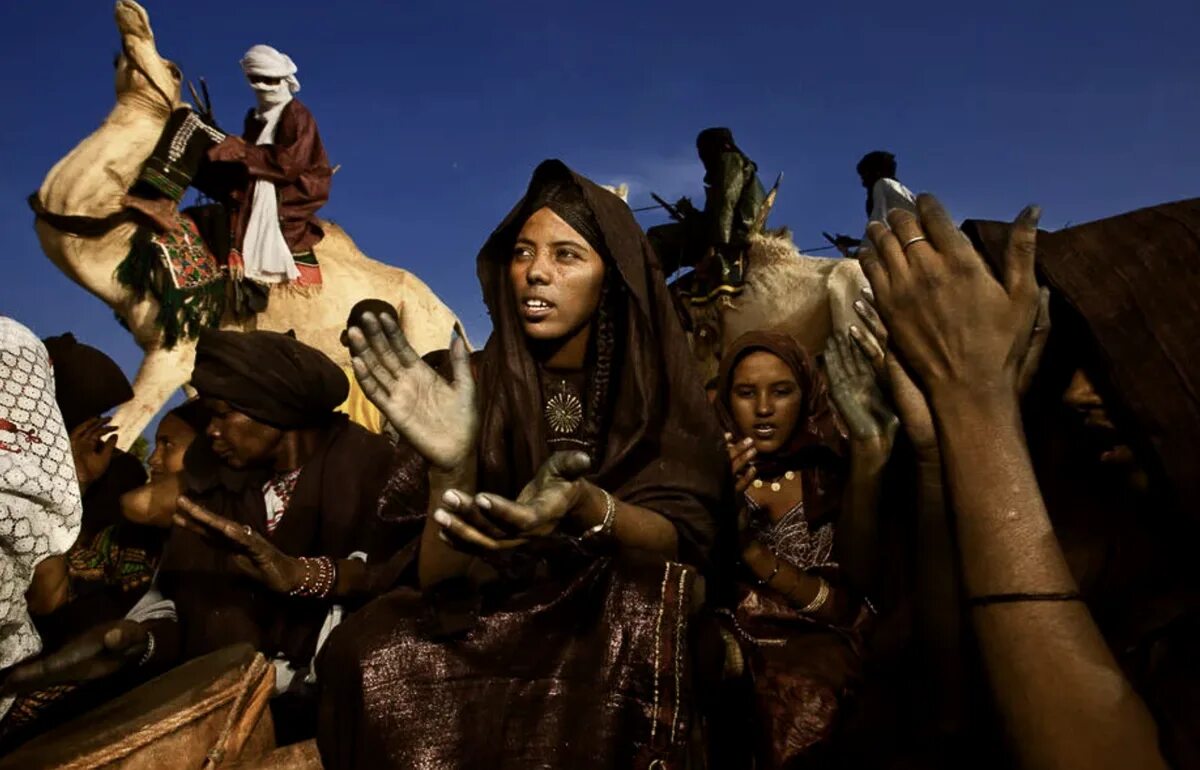 Туареги караван. Туареги кочевники северной африки. Народ обитающий в районе сахары. Пустыня сахара бедуины. Туареги народ африки.