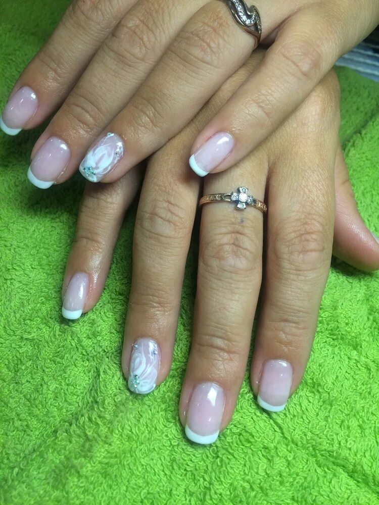 Биогель на короткие ногти. Маникюр с биогелем. Маникюр с биогелем. Био гелем. Короткие натуральные ногти.