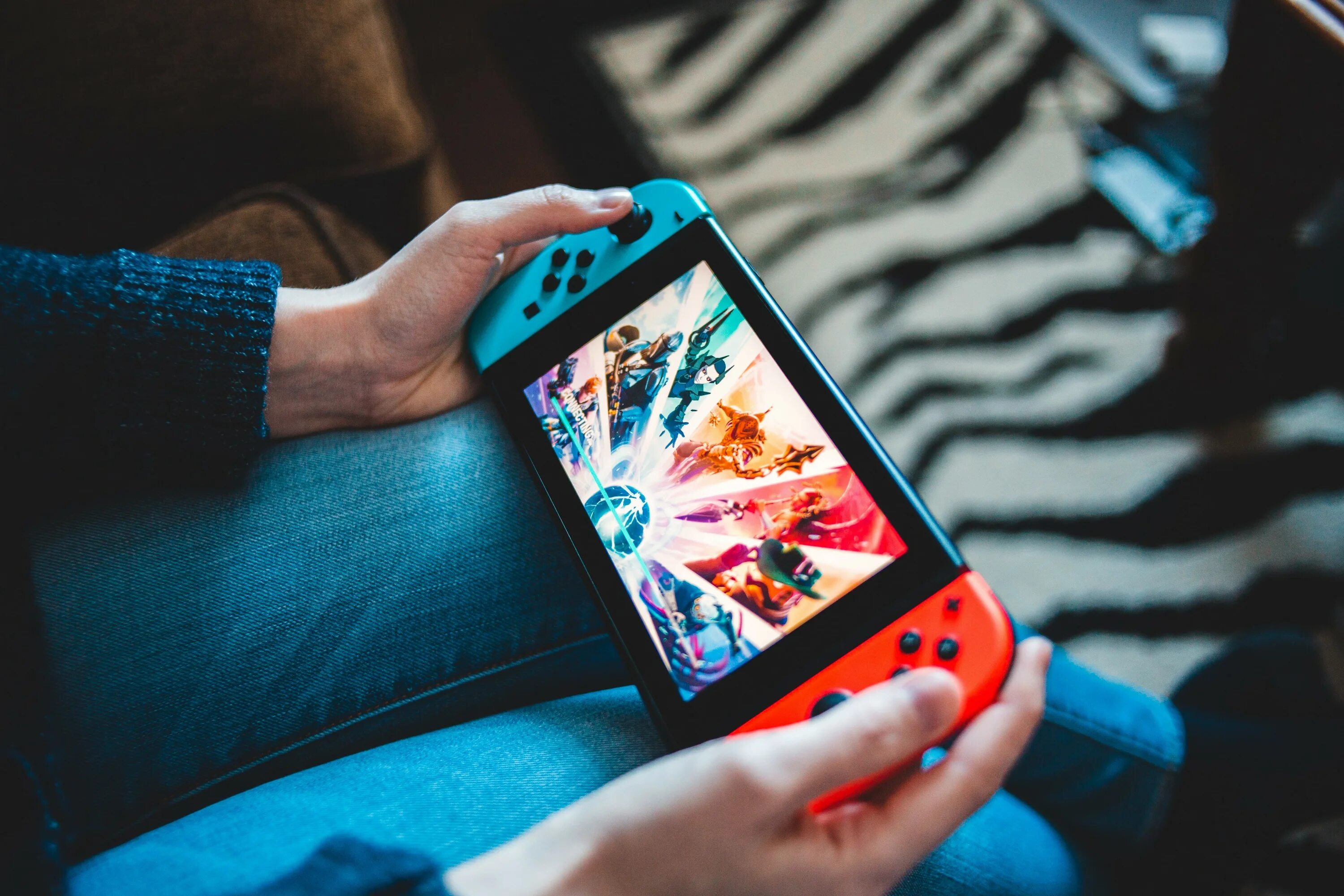 Switch oled neon. Нинтендо свитч 2025. nintendo switch 2025. nintendo switch в руках. игры на нинтендо свитч 2025.