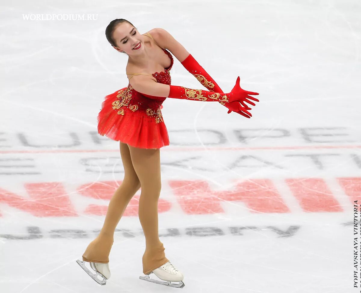 алина загитова в красном. алина загитова пхенчхан 2018. евгения медведева в красном платье. загитова фигурное. загитова в красном платье.