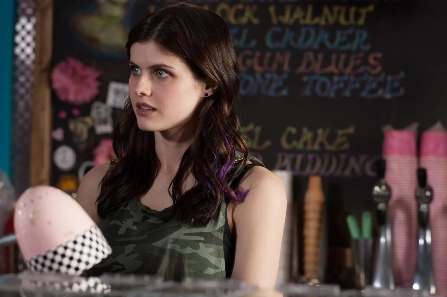 Мэдди и нейт эйфория 1 сезон. Реальная девушка фильм 2018. После фильм 2019 тесса. Хиро файнс-тиффин 2019. Девушки с макаровым 2021.