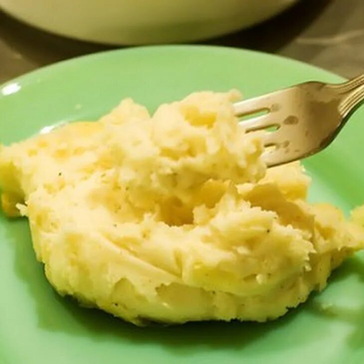 Почему картошка пюре. Толченка. картофельное пюре. картофельное пюре с сыром. подача картофельного пюре.