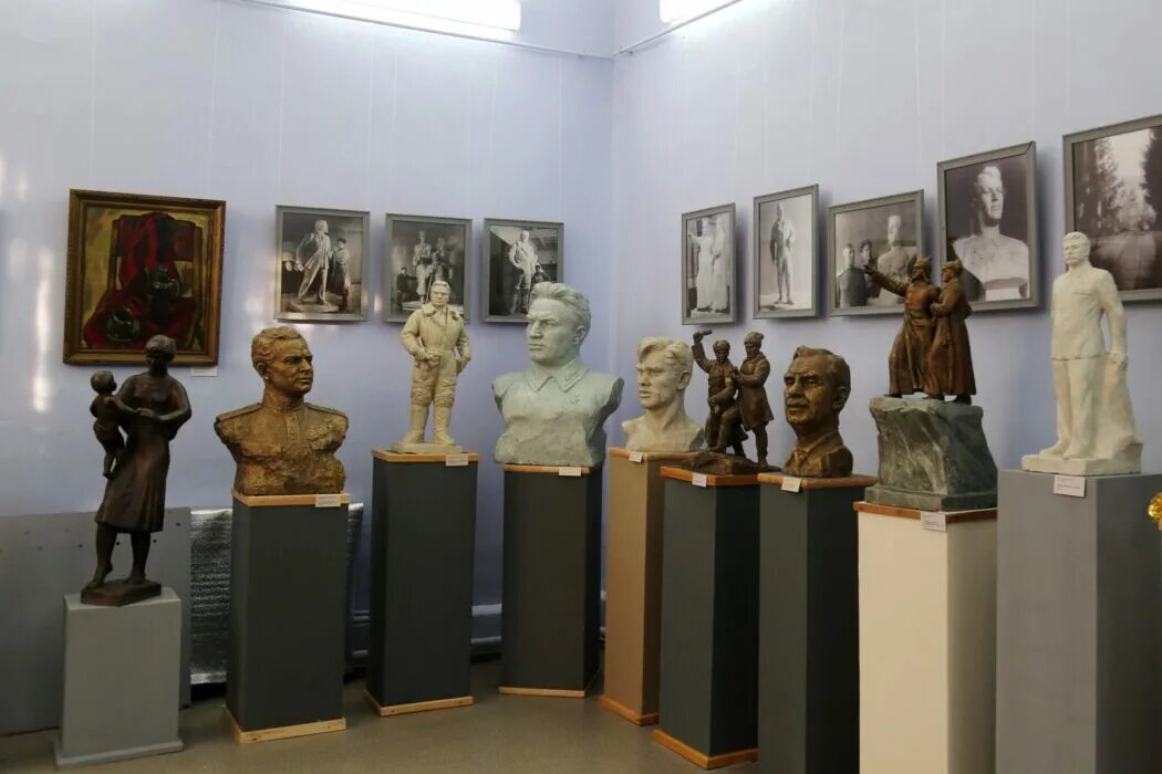 Оренбургский музей скульптуры им петиных. Музей петиных оренбург. Музей скульптуры оренбург. Музей петиных оренбург. Комсомольская 59 оренбург музей.