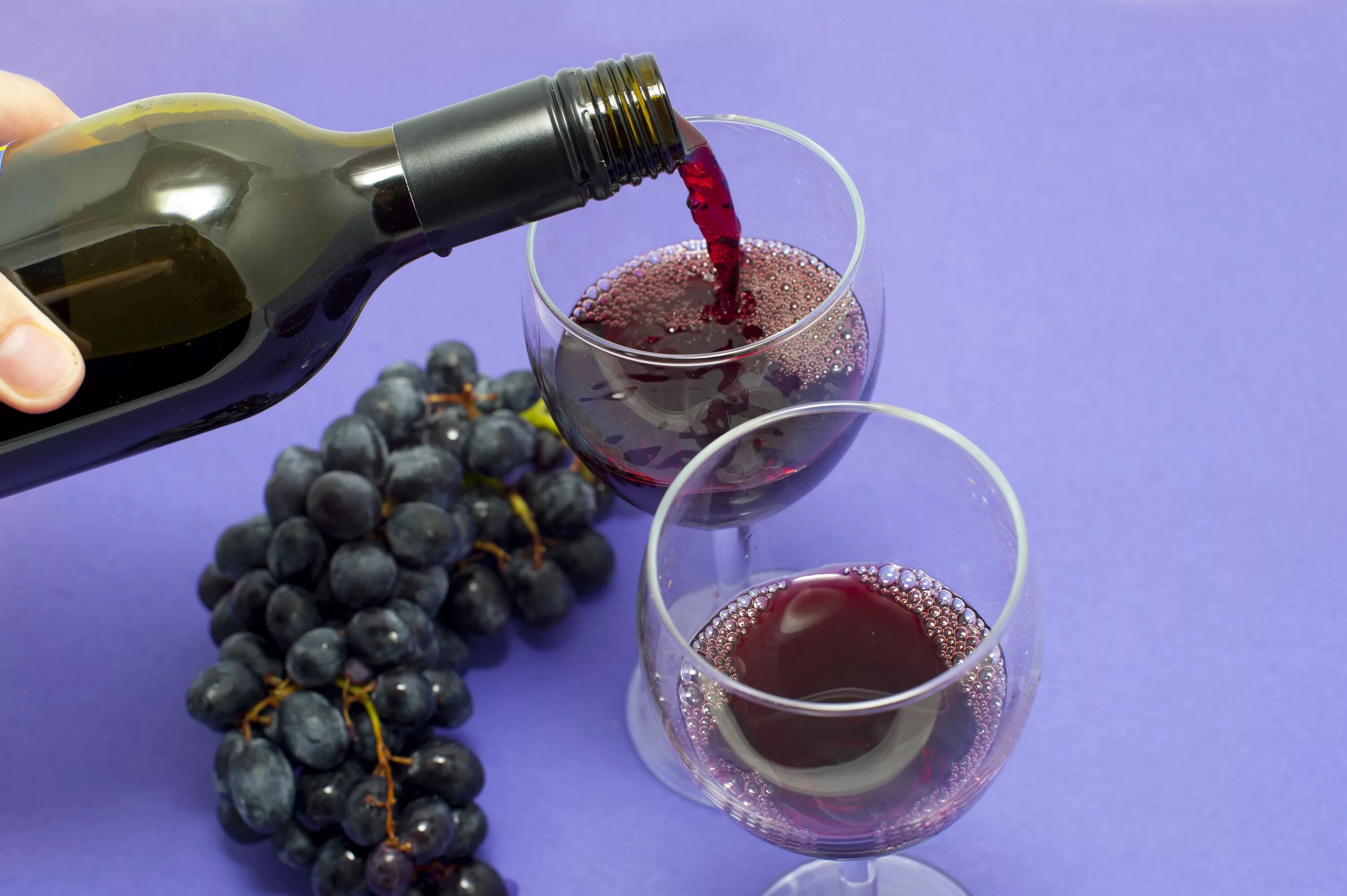 Вина почему и. Красное вино Эстетика. Красное вино мезка. Ущерб и вина. Красное вино и стейк.