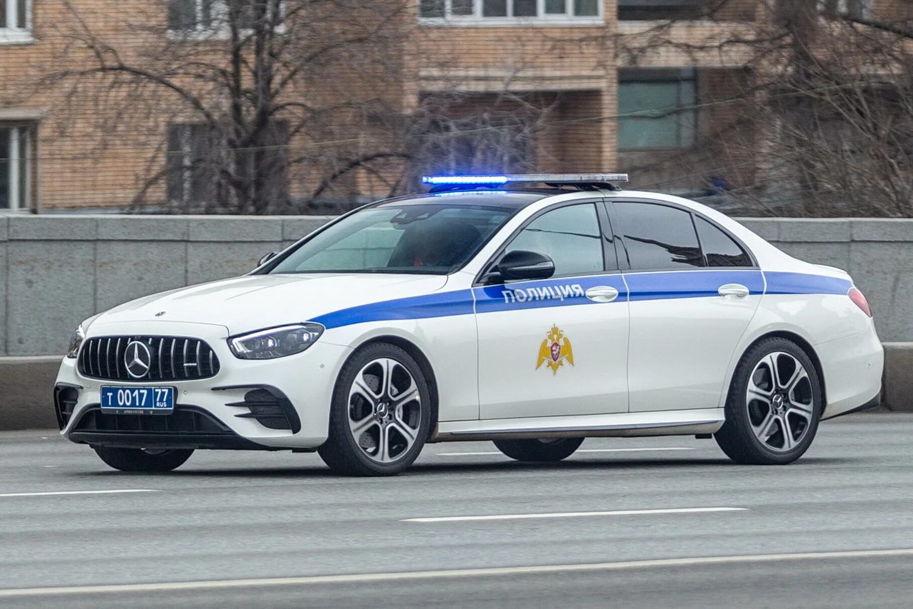 Другую полицейскую машину