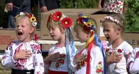 Дети поют украинскую песню