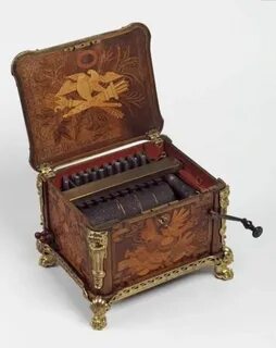 Антикварная музыкальная шкатулка