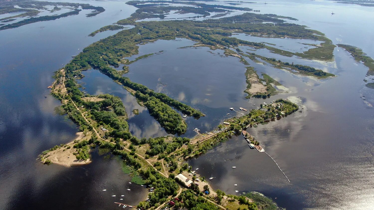 Open island. Зеленый остров Саратов. Зеленый остров в Волге в Саратове. Проект зеленого острова Саратов. Саратовская область острова Волга.