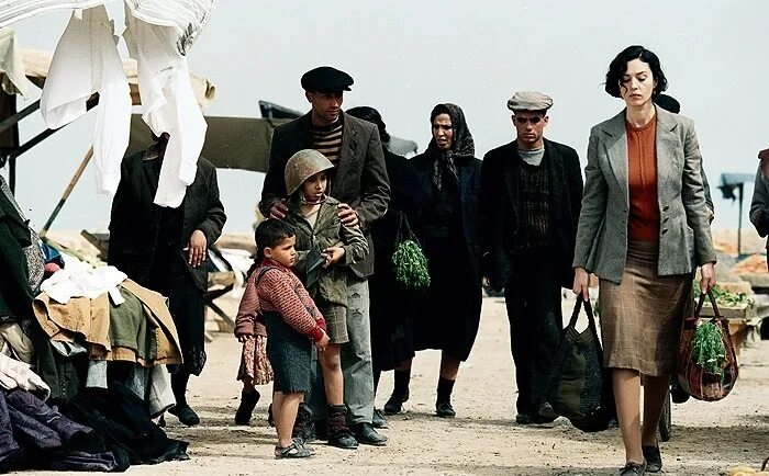 Малена джузеппе торнаторе. Джузеппе сульфаро и моника белуччи. Малена содержание. Моника белуччи малена. Моника беллуччи в фильме малена.