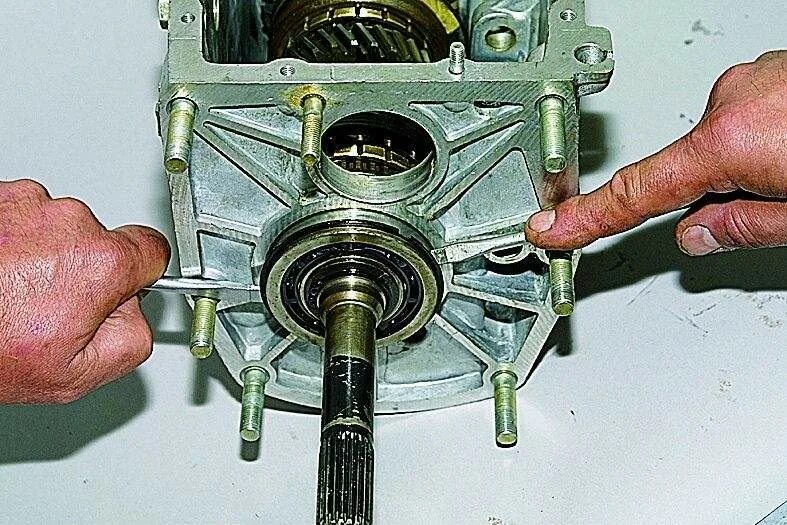 Как снять подшипник кпп Как разобрать и собрать КПП автомобиля Газель