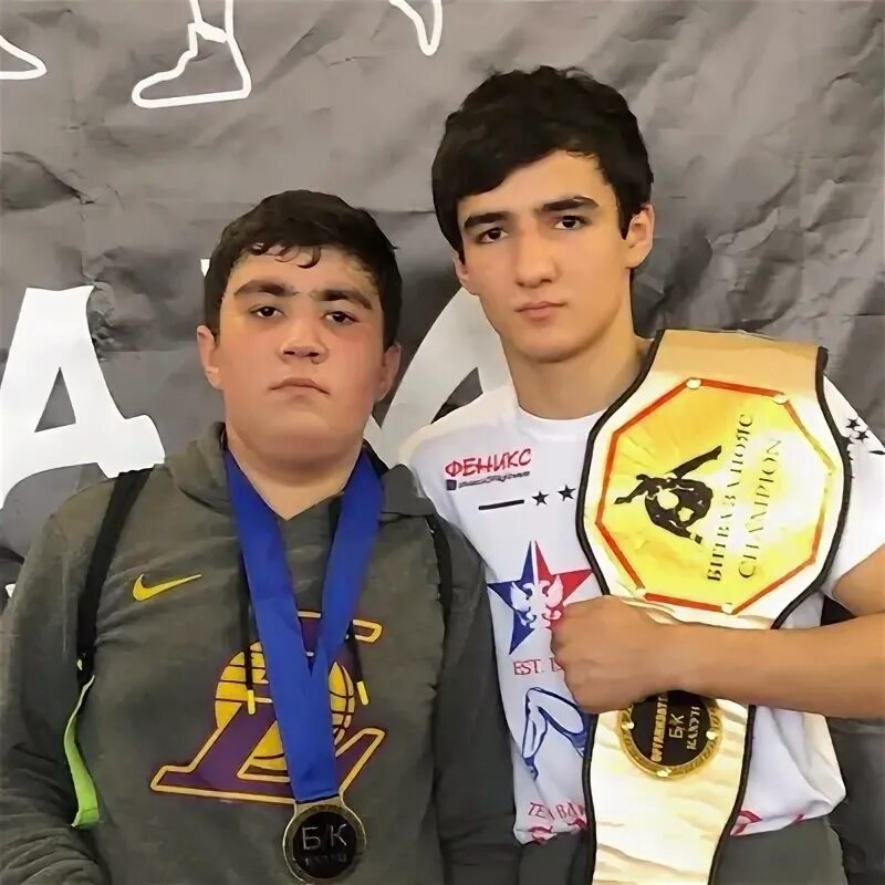 Алибек казаров песня рустам. Алибек казаров попурри. Алибек казаров жы1эт уи щэху текст. Казаров заур. Къурмэн мафэ.