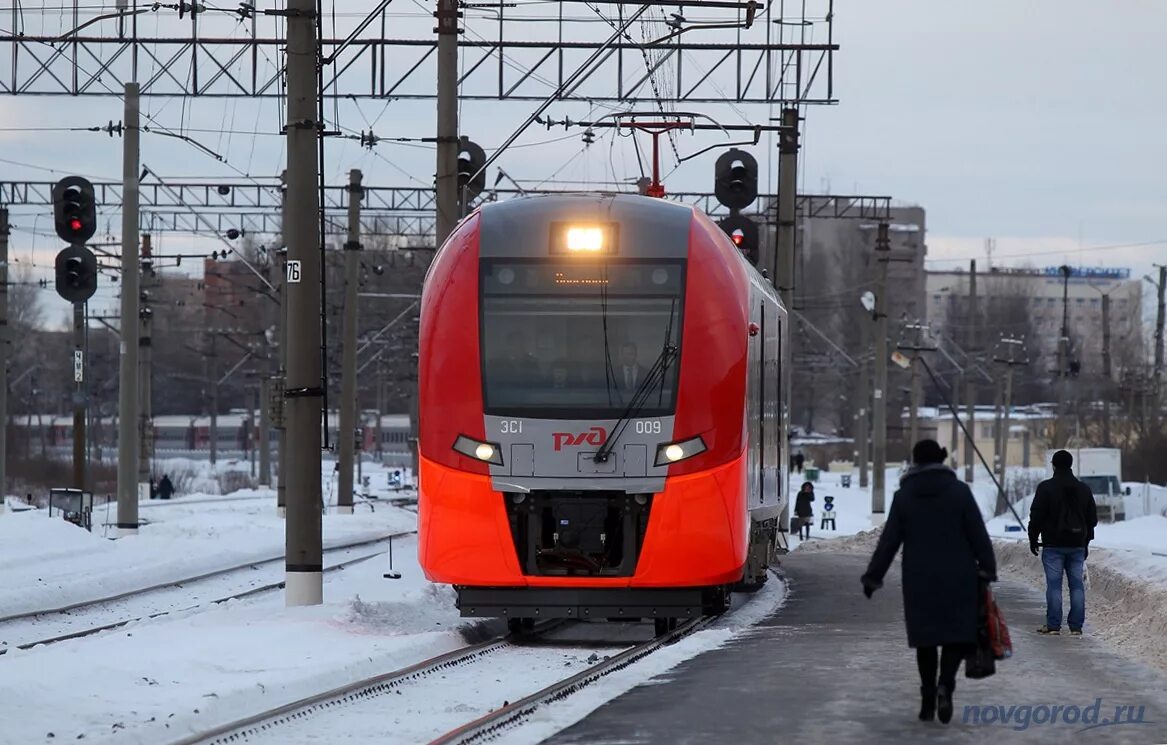 Поезд Ласточка Великий Новгород. Ласточка Великий Новгород Санкт-Петербург. Электропоезд Ласточка Великий Новгород Санкт-Петербург. Поезд Ласточка СПБ Великий Новгород.