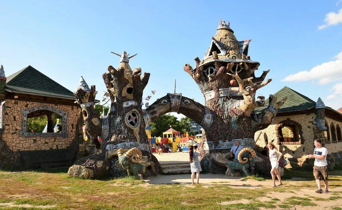 Меловые карьеры красносельский беларусь. Куда съездить с ребенком в беларуси. Парк кудыкина гора в липецкой области. Сатка зюраткуль сонькина лагуна. Сатка замок сонькина лагуна.