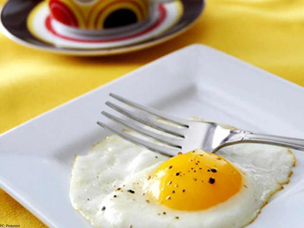 Eggs up. Sunny Side up яичница. Яйцо Sunny Side. Санни Сайд ап яйца. Too many Eggs.