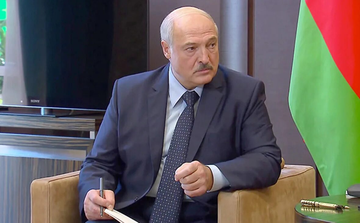 Лукашенко санкции. Лукашенко. лукашенко портрет. лукашенко плачет.