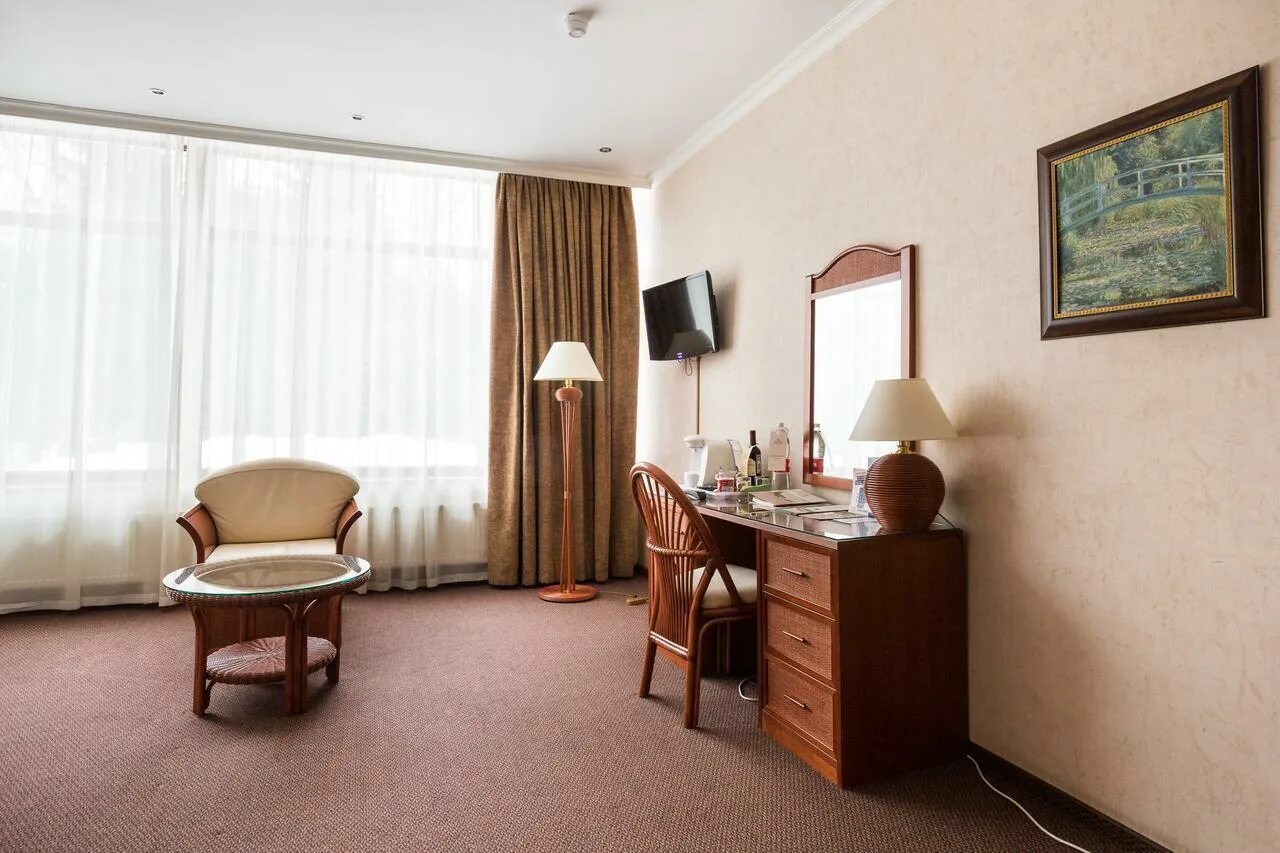 Village spa hotel. Артурс Ларево. Arthurs Spa Hotel by Mercure 4 звезды. Артурс Village&Spa отель. Arthurs Spa Hotel by Mercure Подмосковье.