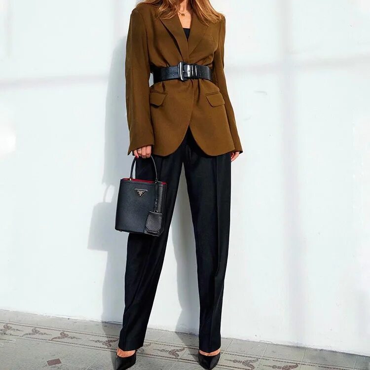 Костюмы женские модные. Костюм lakona - 1118. Серый костюм женский. Костюм для женщины 2023. Тренды женских брючных костюмов 2022/2023.