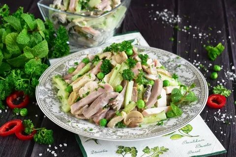 Жареные огурцы с грибами