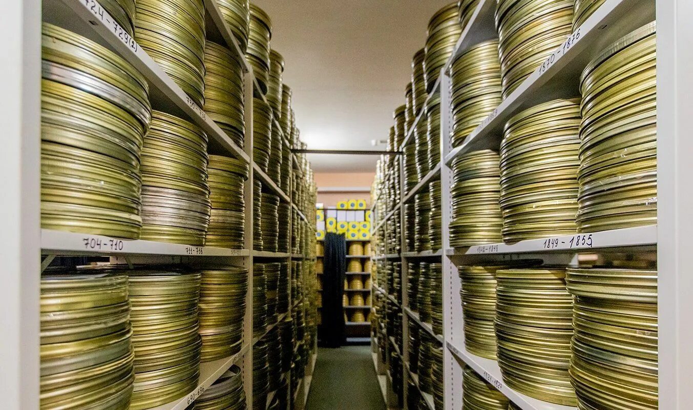 Центральный госархив москвы профсоюзная 80. Государственный архив литературы и искусства. Центральный архив москвы на профсоюзной. Департамент архивов москвы. Госархив москвы.