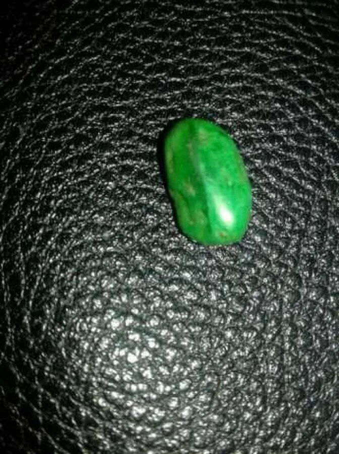 Жадеит толмачевское. Жадеит сорта империал. Жадеит авито. Жадеит авито. Зеленый жадеит.