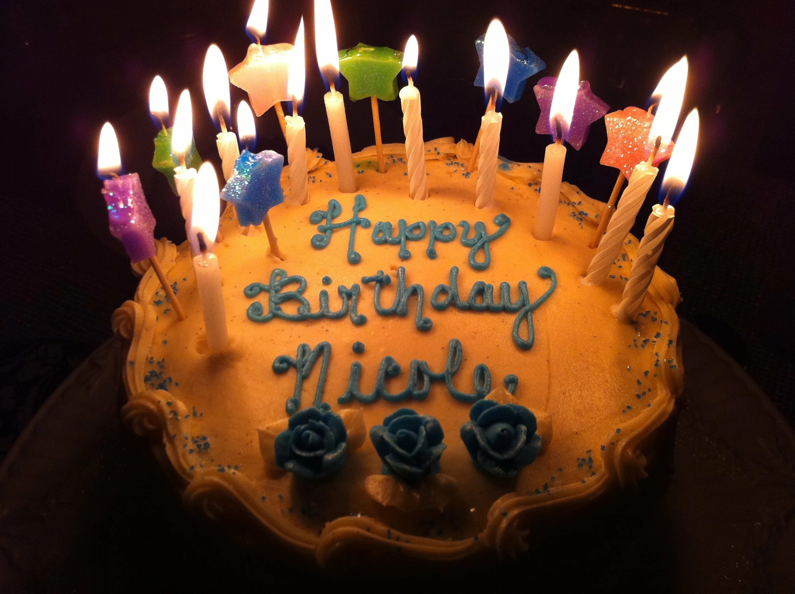 Торт с днем рождения!. Праздничный торт на день рождения. Свечи для торта. Открытка с днём рождения торт.